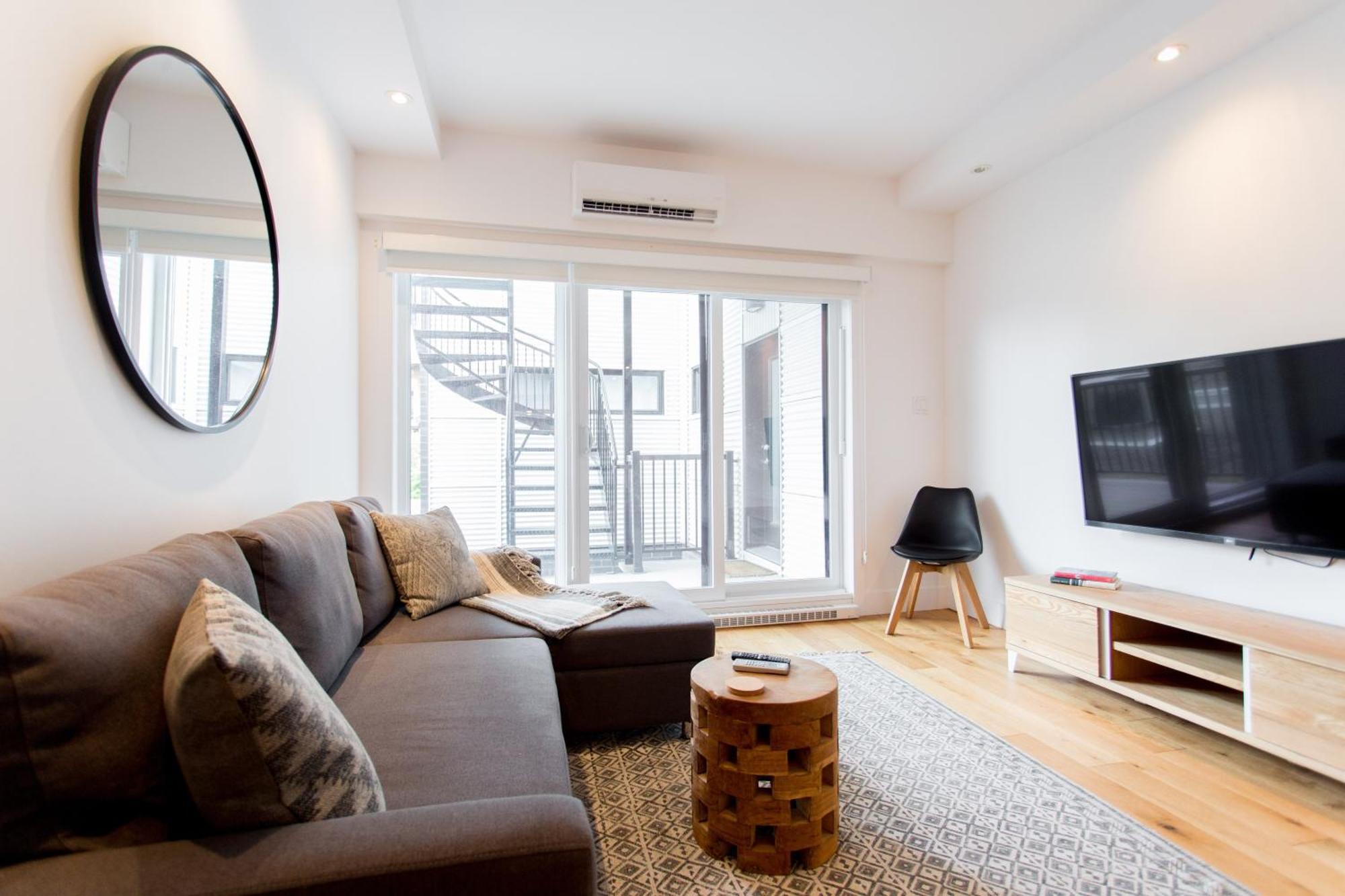 Hip, Stylish Apartment In Little Italy By Den Stays A Монреаль Номер фото